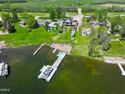 View/Area - 253 Blacktail Dr, Williston, ND 58801 photo 9 of 11