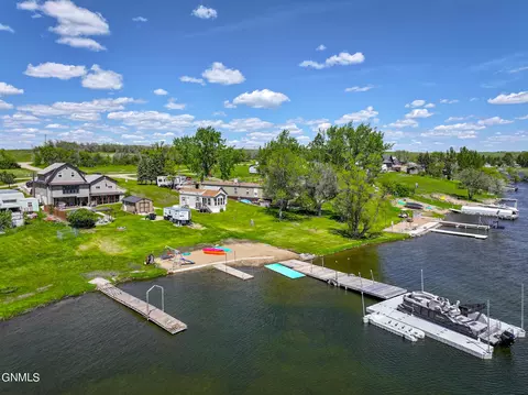 View/Area - 253 Blacktail Dr, Williston, ND 58801 photo 3 of 11