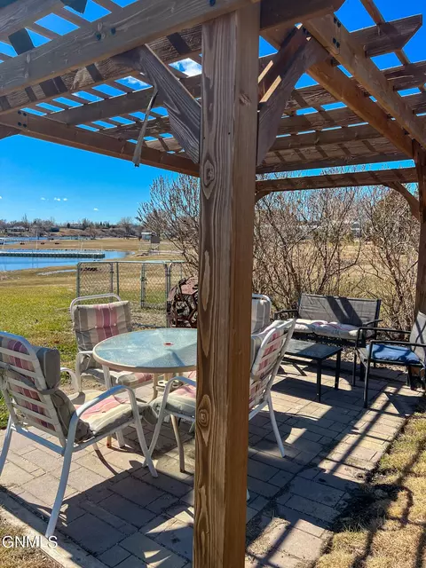Exterior - 253 Blacktail Dr, Williston, ND 58801 photo 8 of 8