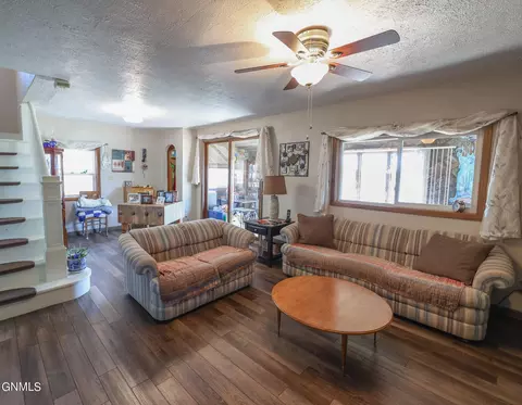 Living - 253 Blacktail Dr, Williston, ND 58801 photo 1 of 4