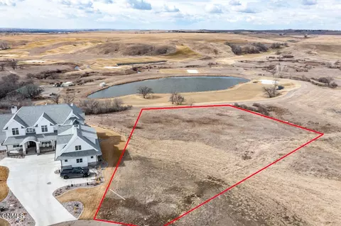 8420 Nicklaus Dr, Bismarck, ND 58503