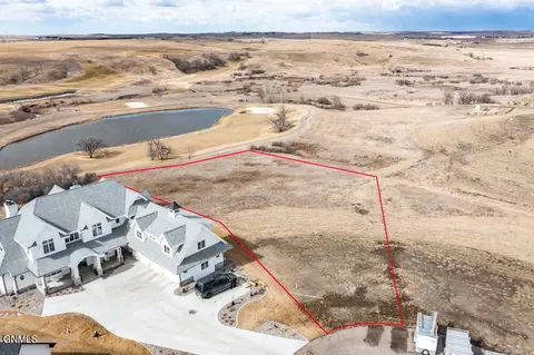 8420 Nicklaus Dr, Bismarck, ND 58503 photo 2