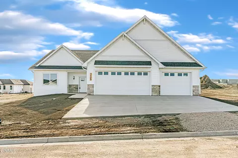 3806 Platinum St, Bismarck, ND 58503