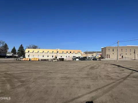 135 3rd Ave SE, Valley City, ND 58072