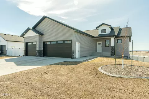 5209 Gold Dr, Bismarck, ND 58503