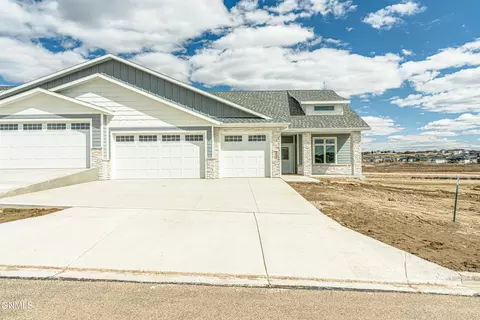 4125 Ivory Ln, Bismarck, ND 58503