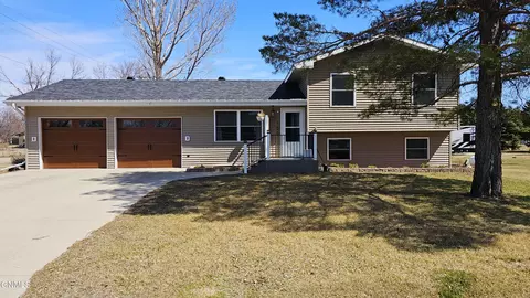 100 Prairieview Dr, Ellendale, ND 58436