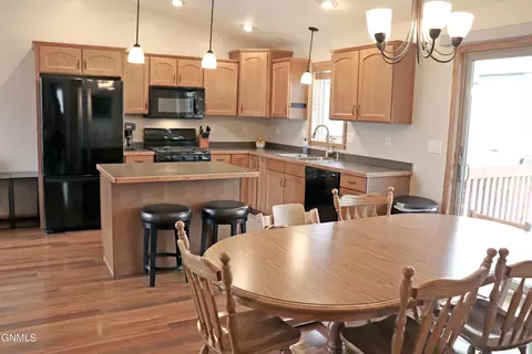 Kitchen - 156 Burke Dr, Lincoln, ND 58504 photo 5 of 8