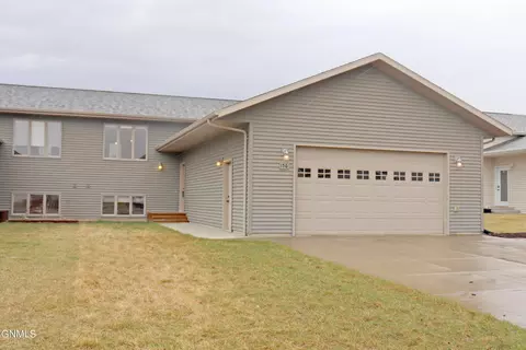 156 Burke Dr, Lincoln, ND 58504