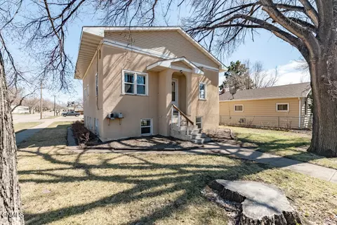 323 N 19th St, Bismarck, ND 58501