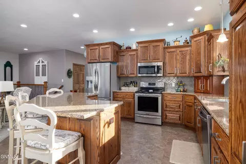 1578 Grasslands Dr, Dickinson, ND 58601