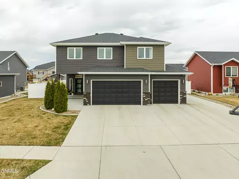 3927 Meridian Dr, Bismarck, ND 58504
