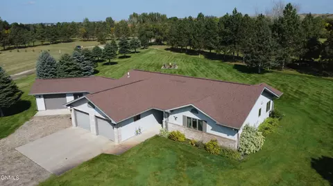 8591 Woods Dr, Jamestown, ND 58401