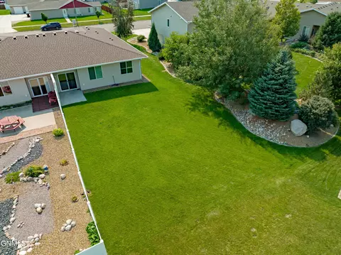 Exterior - 948 Canada Ave, Bismarck, ND 58503 photo 11 of 15