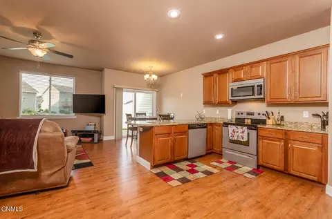 Kitchen - 948 Canada Ave, Bismarck, ND 58503 photo 1 of 3