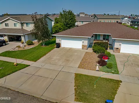 Exterior - 948 Canada Ave, Bismarck, ND 58503 photo 10 of 15