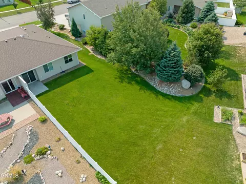 Exterior - 948 Canada Ave, Bismarck, ND 58503 photo 14 of 15