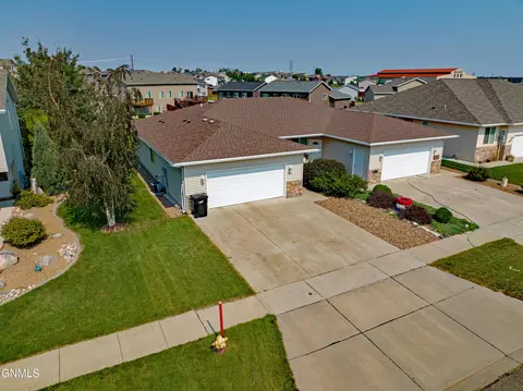 Exterior - 948 Canada Ave, Bismarck, ND 58503 photo 8 of 15