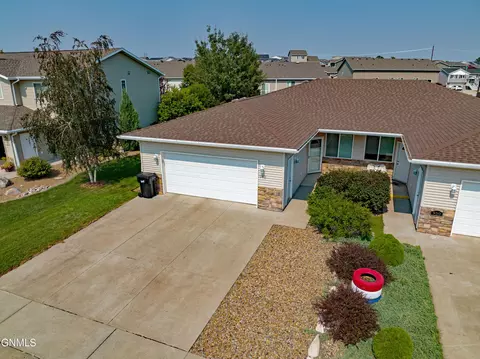 Exterior - 948 Canada Ave, Bismarck, ND 58503 photo 9 of 15