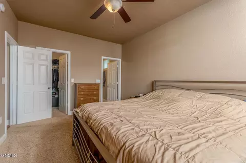 Bedroom - 948 Canada Ave, Bismarck, ND 58503 photo 2 of 6