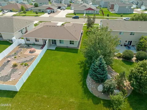 Exterior - 948 Canada Ave, Bismarck, ND 58503 photo 15 of 15