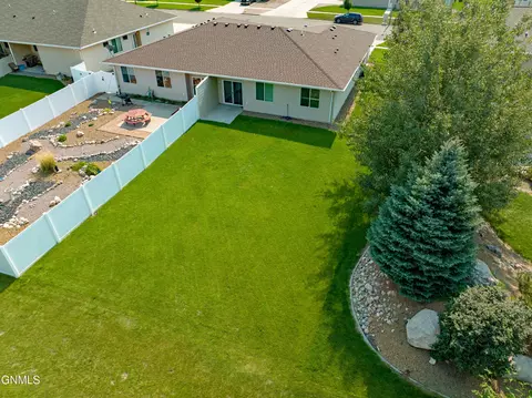 Exterior - 948 Canada Ave, Bismarck, ND 58503 photo 12 of 15