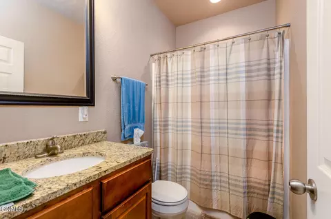 Bath - 948 Canada Ave, Bismarck, ND 58503 photo 2 of 2