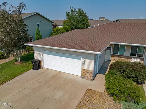 948 Canada Ave, Bismarck, ND 58503
