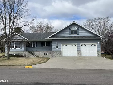 522 3rd Ave NE, Ashley, ND 58413