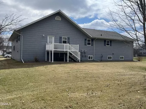 Exterior - 522 3rd Ave NE, Ashley, ND 58413 photo 10 of 13