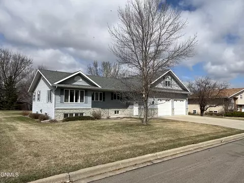 Exterior - 522 3rd Ave NE, Ashley, ND 58413 photo 7 of 13