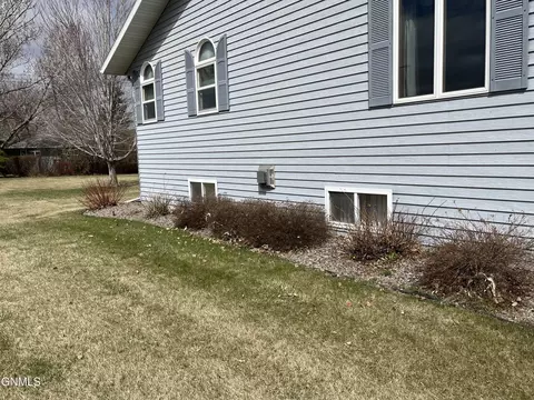 Exterior - 522 3rd Ave NE, Ashley, ND 58413 photo 6 of 13