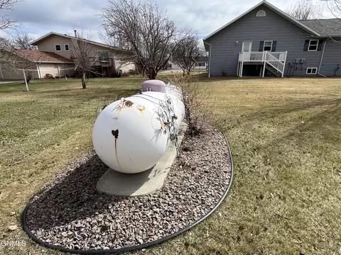 Exterior - 522 3rd Ave NE, Ashley, ND 58413 photo 9 of 13