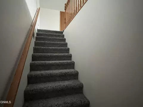 Entry Way - 522 3rd Ave NE, Ashley, ND 58413 photo 4 of 4