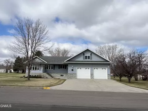 Exterior - 522 3rd Ave NE, Ashley, ND 58413 photo 3 of 13