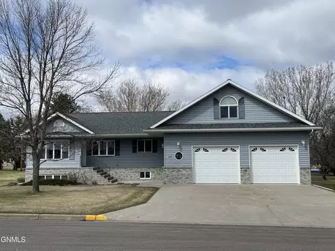 Exterior - 522 3rd Ave NE, Ashley, ND 58413 photo 5 of 13