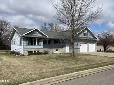 Exterior - 522 3rd Ave NE, Ashley, ND 58413 photo 8 of 13