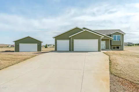 6009 Kayley Dr, Bismarck, ND 58504