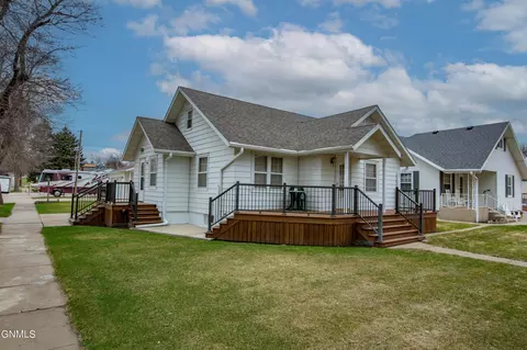 400 1st St NW, Beulah, ND 58523