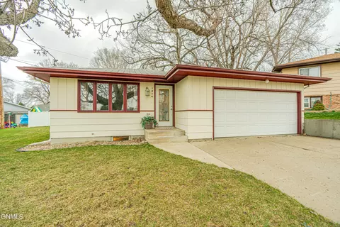 1214 Michigan Ave, Bismarck, ND 58504
