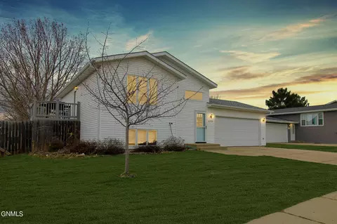4101 36th Ave NW, Mandan, ND 58554