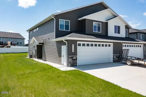 4124 Platinum St, Bismarck, ND 58503