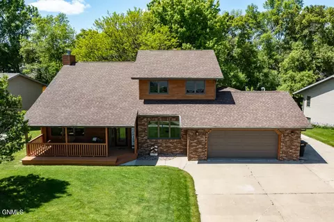 1728 Bonn Blvd, Bismarck, ND 58504