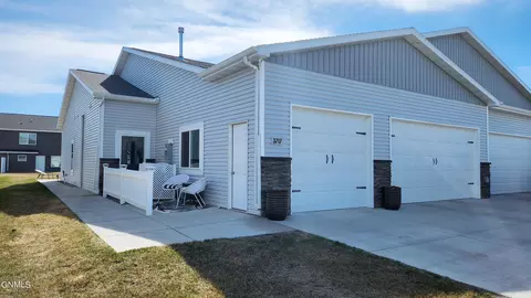 3717 Gale Cir SE, Mandan, ND 58554