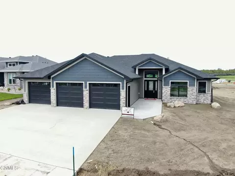 922 Cornerstone Ln, Bismarck, ND 58503
