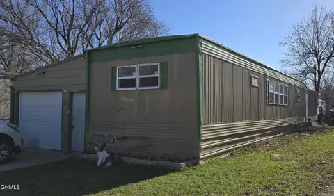 1321 Western Park Vlg, Jamestown, ND 58401