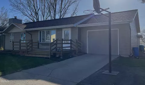 1609 5 12 Ave NE, Jamestown, ND 58401
