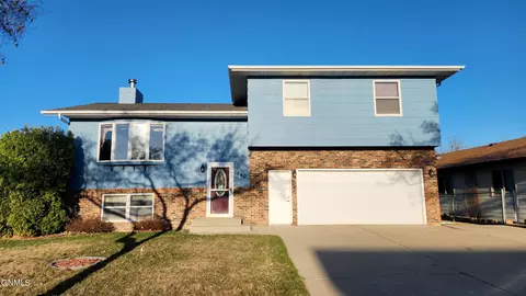1540 Billings Dr, Bismarck, ND 58504