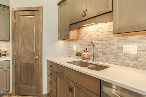 Kitchen - 211 Colt Loop, Bismarck, ND 58503 photo 7 of 11