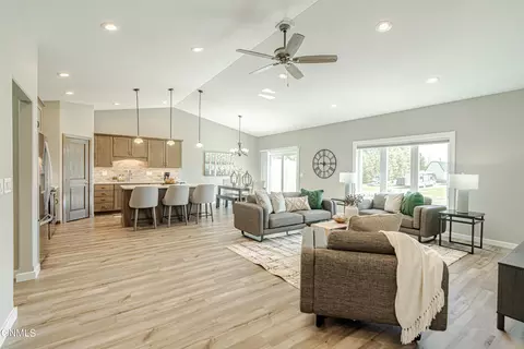 Living - 211 Colt Loop, Bismarck, ND 58503 photo 2 of 7